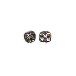 Öökullid Kõrvarõngad: two small owl face earrings with yellow eyes and black & white details, shown side by side on a white background—a delightful piece of Estonian design for the modern concept shop. Gate21.ee